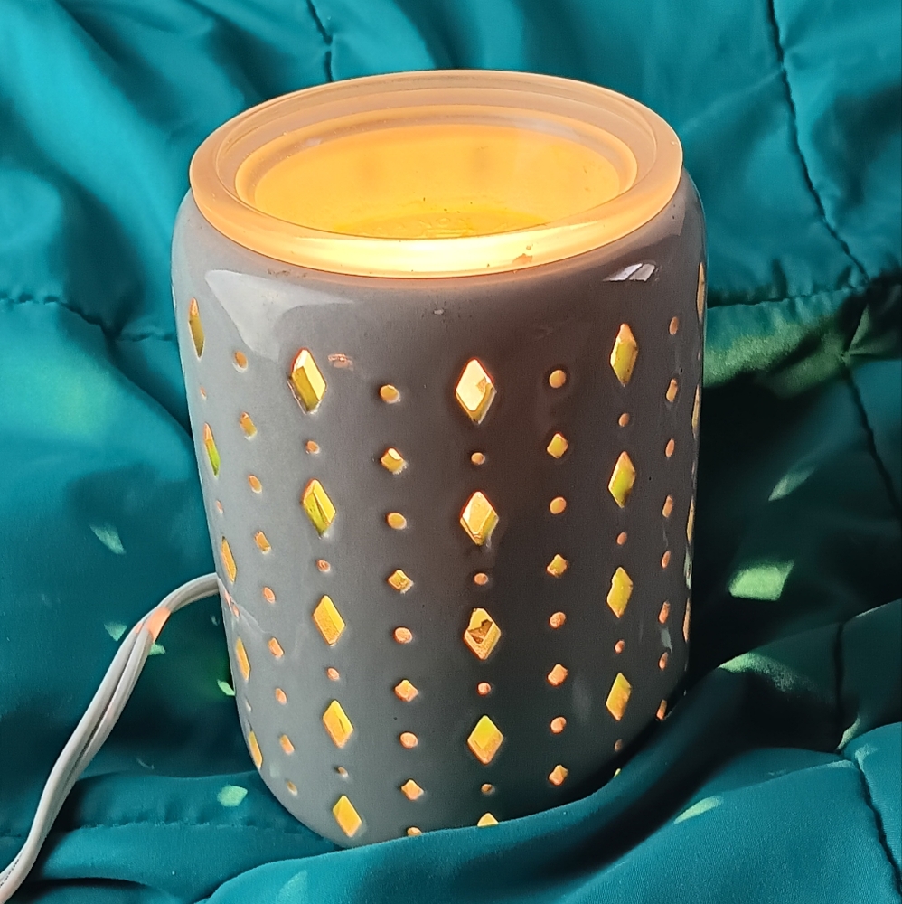 SCENTSY Beacon wax warmer and warming dish